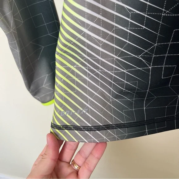 Nike Pro Thermal Dri Fit Long Sleeve 1/2 Zip Pullover Geo Print XS Athletic Gym - Picture 6 of 8